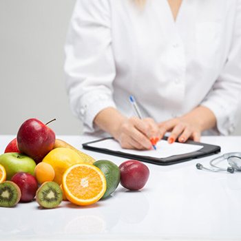 Especialista en Vinos, Gastronomía y Nutrición. Especialización Universitaria en Dietética y Nutrición