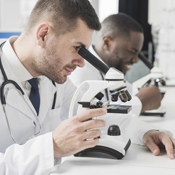 Certificación en Técnicas y Métodos de Laboratorio Clínico y Titulación Universitaria en Calidad y Medio Ambiente en el Laboratorio